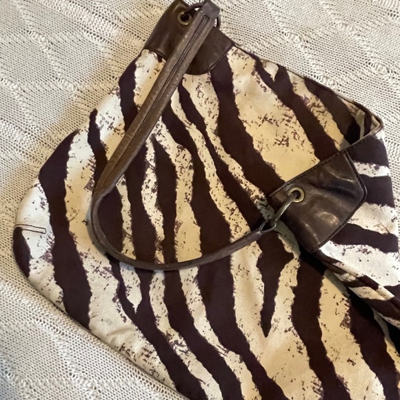 Cute Zebra Striped Cloth Hobo Purse - Picture 3 of 9